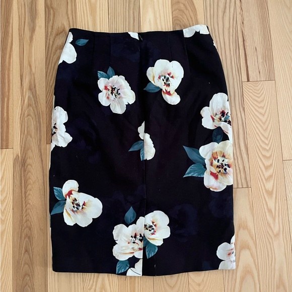 Lord & Taylor Floral Pencil Skirt - Picture 2 of 2